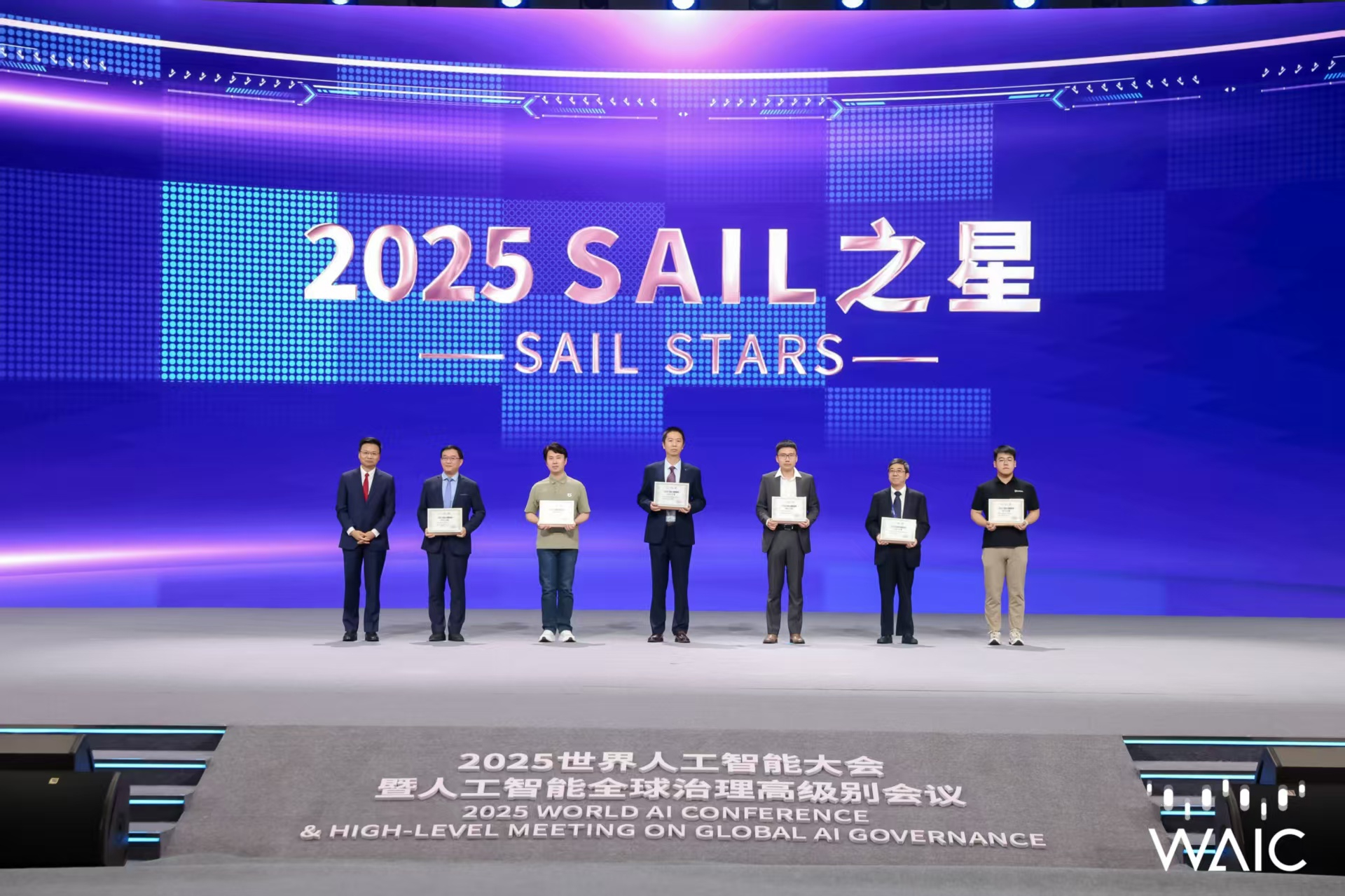 BB贝博艾弗森-海尔智家旗下Candy三筒洗衣机亮相意大利国民级音乐节